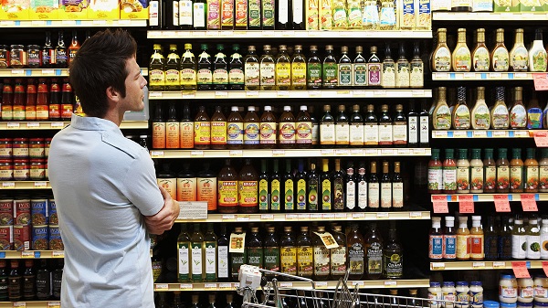 200464104_man-shopping-food-beverage-supermarket-bottles-shelves_getty_1707x960 (002)