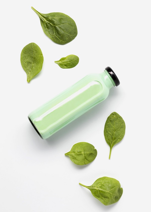 flat-lay-juice-bottle-with-spinach-leaves